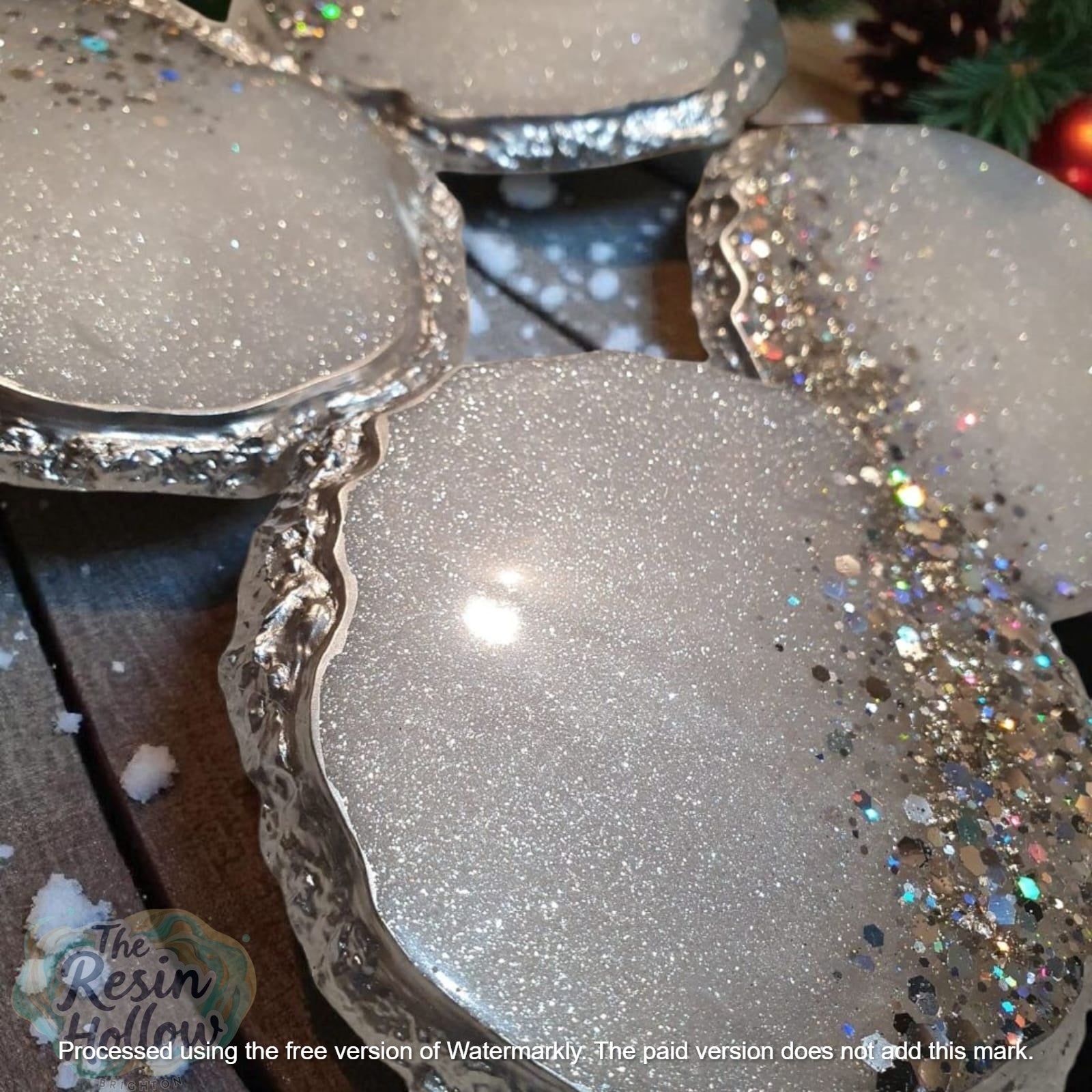 Christmas Glitter Resin Agate Coaster Set – 4pcs with Holder, Silver Edging, Heatproof, Gift Ready