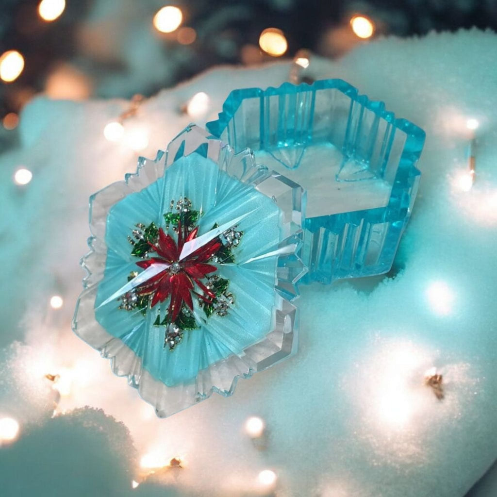 Epoxy Resin Snowflake Trinket Box – Light Blue Christmas Design with Brooch, Handmade Home Décor Gift