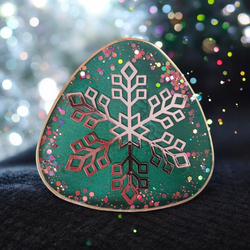 Christmas Resin Coaster Set – 4 Snowflake Designs, Heatproof Handmade Gift, Festive Home Decor