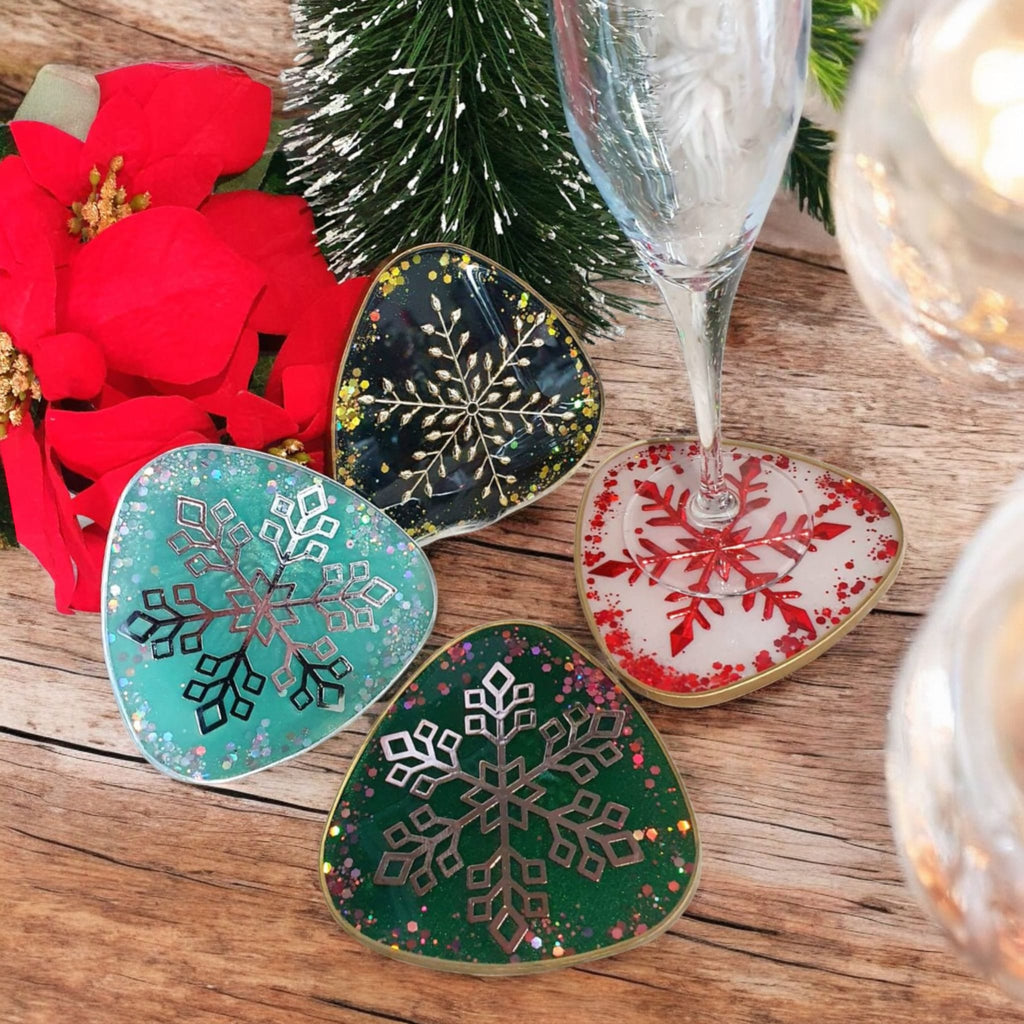 Christmas Resin Coaster Set – 4 Snowflake Designs, Heatproof Handmade Gift, Festive Home Decor