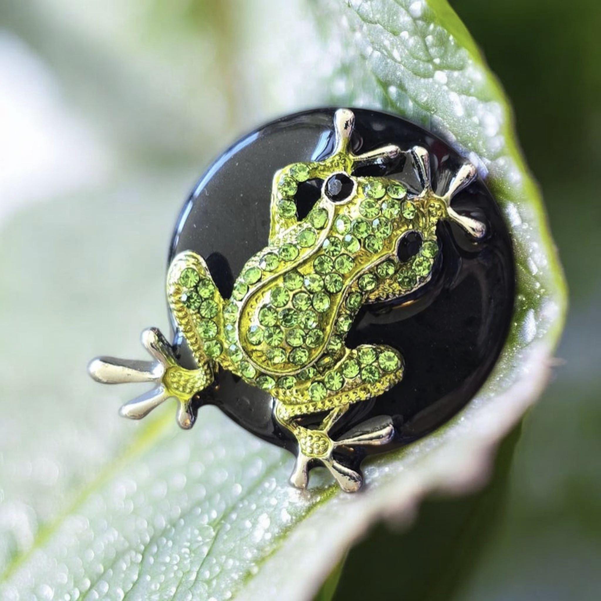 Studded Frog Phone Grip – Sparkly Brooch Design, MagSafe & Adhesive, Cottagecore Gift