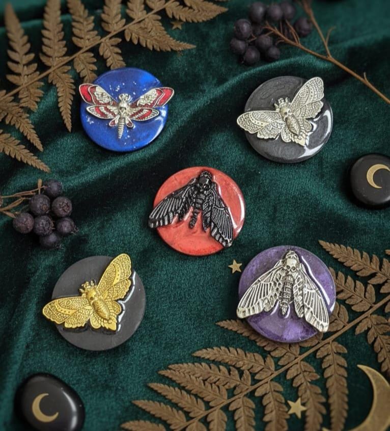 Death’s Head Hawkmoth Phone Grip – Gothic Moth Pin, MagSafe & Adhesive, Dark Aesthetic Accessory Gift