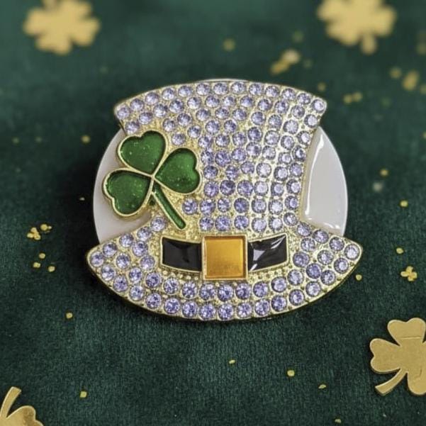 Irish Top Hat Phone Grip – Shamrock Brooch Design, MagSafe & Adhesive, St Patrick’s Day Gift