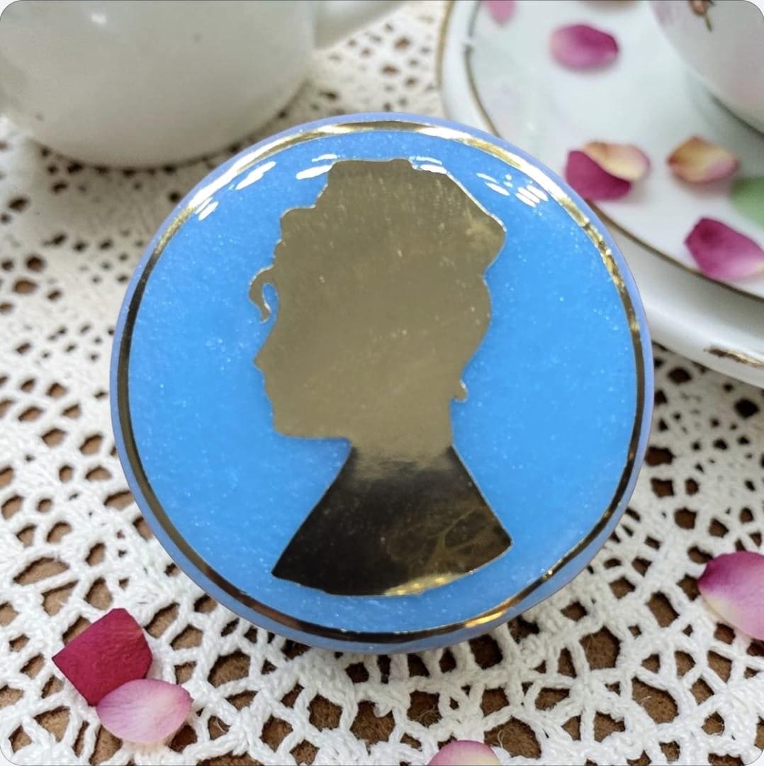 Regency Aesthetic Phone Grip – Vintage Symbols Teacup Carriage Bee, MagSafe & Adhesive Book Lover Gift