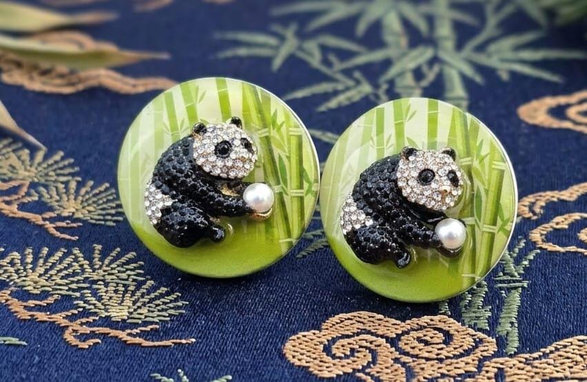 Cute Panda Phone Grip – Kawaii Animal Brooch, MagSafe & Adhesive, Interchangeable Phone Accessory