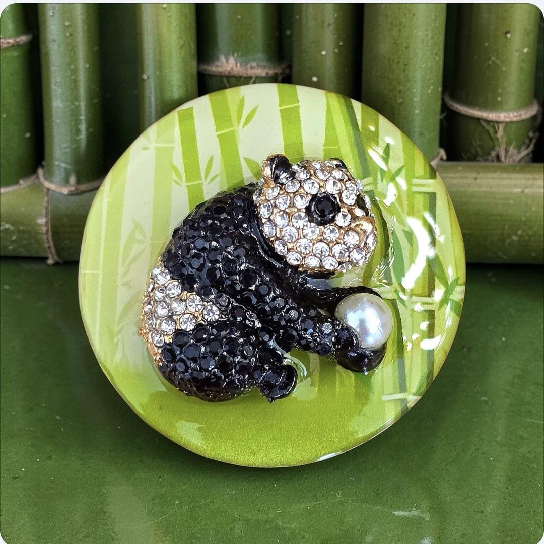 Cute Panda Phone Grip – Kawaii Animal Brooch, MagSafe & Adhesive, Interchangeable Phone Accessory