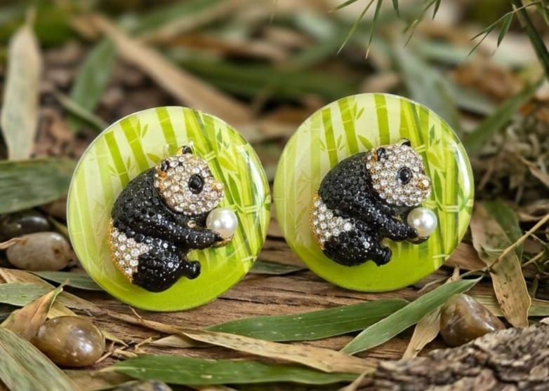 Cute Panda Phone Grip – Kawaii Animal Brooch, MagSafe & Adhesive, Interchangeable Phone Accessory